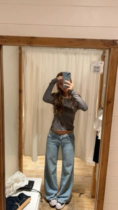 Low Rise Jeans Outfit, 00s Mode, Brandy Melville Outfits, Look Legging, Skandinavian Fashion, 사진 촬영 포즈, Looks Party, Outfits With Converse, Outfit Inspo Casual