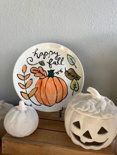 pottery pumpkins and plate display Ceramic Painting Fall Ideas, Fall Pottery Painting Ideas, Fall Pottery Painting, Autumn Pottery, Fall Pottery, Painting Plates, Halloween Pottery, Harvest Ideas, Fall Moodboard