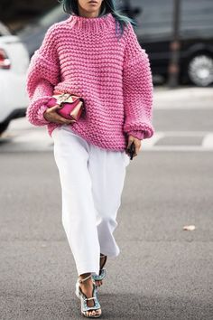 13 Reasons to Try a Mini Bag This Fall via @PureWow Pull Grosse Maille, Pull Mohair, Street Style Inspiration, Street Chic, White Pants, Pink Sweater