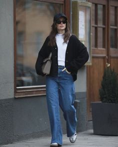 Supermodel Off Duty 90s, 90s Off Duty Model Fashion, Model Off Duty Style 90s Winter, Supermodel Off Duty Style, Basic 90s Outfit, Model Off Duty Style Winter, Model Off Duty Winter, 90s Off Duty Model, Day Fall Outfits