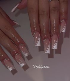 White French Tip Nails For Prom, French Tip Acrylic Nails Glam, Cute Unique French Tip Nails, Birthday Nails Inspo Coffin, Graduation Nails Long, Nails Acrylic Gold And White, Graduation Nails Ideas White, December Acrylic Nails Art Ideas, Graduation French Tip Nails