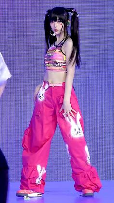 Newjeans Performance Outfits, Newjeans Attention Outfit, Kpop Styling, 일본 패션, New Jeans Style, Music Festival Outfits, Stage Outfit, Practice Outfits, Outfit Jeans