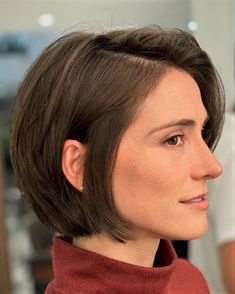 Fine Hair Combed-Over Bob Bob Pendek, Modern Bob Haircut, Asymmetrical Bob Short, Choppy Bob Hairstyles, Edgy Short Hair, Cute Hairstyles For Medium Hair, Hair Makeover