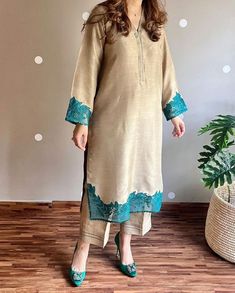 Applic Work, Cotton Suit Designs, Stylish Kurtis Design, Embroidery Fashion Detail, Simple Kurta Designs, Kurti Embroidery Design, Pakistani Fancy Dresses, Dress Design Patterns