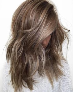 Brown and silver --> Hair Pinterest: @FlorrieMorrie00 Tmavý Blond, Dark Blonde Hair Color, Dark Blonde Hair, Layered Haircut, Haircut And Color, Hair Colours, Hair Color And Cut