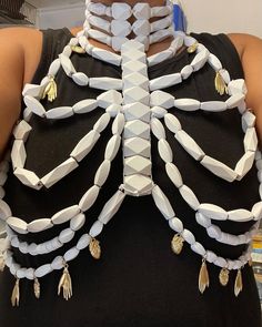 Ribcage Skeleton, Mode Inspo, Fantasy Fashion, Bijoux Diy, Character Outfits, Dandy, Costume Design, Diy Fashion, Wood Beads