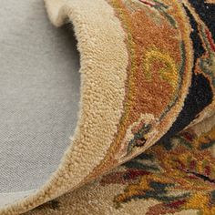 a close up view of a rug on the floor with it's back end