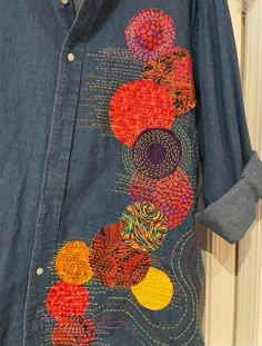 Mending Cuffs, Shirt Applique Ideas, Denim Shirt Embroidery Ideas, Sashiko Shirt, Sashiko Jacket, Sashiko Mending, Wearable Art Clothing, Clothes Embroidery Diy, Patchwork Clothes