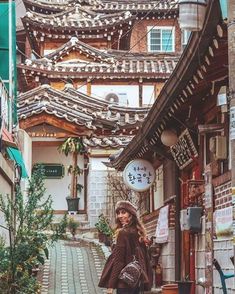 Doing some S(e)oul searching in Seoul Photoshoot Ideas, Bukchon Hanok Village Photography, Bukchon Hanok Village Aesthetic, Autumn In Korea, Hanok Village, Korea Photo, Bukchon Hanok Village