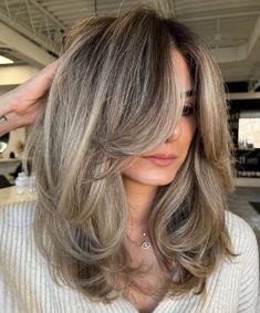 Layered Thick Hair, Haircut Selfie, Photo Hijab, Ash Blonde Hair Colour, Medium Length Hair With Layers, Cute Hairstyle, Smink Inspiration, Ash Blonde Hair