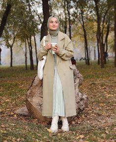 Korean Autumn Outfit, Long Blazer Outfit, Classy Winter Coat, Outfit Muslim, Long Coat Outfit, Outfits Muslim, Outfit Korean Style