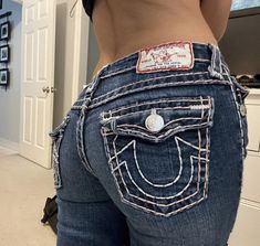 Latina Jewelry, Latina Fashion Outfits, Cute Pants, Accessories Style, Cute Jeans, True Religion Jeans, Cute Everyday Outfits, Teenage Fashion Outfits, 2000s Fashion