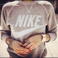 NIKE CREW NECK SWEATSHIRT Sweatshirts Nike, Nike Crew Neck, Old School Style, Nike Free Run, Nike Classic, Nike Accessories, Classic Sweater