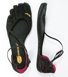 Finger Shoes, Vibram Fivefingers, Wrap Shoes, Outdoor Sandals, Black Running Shoes, Sock Shoes, Cute Shoes, Comfortable Shoes