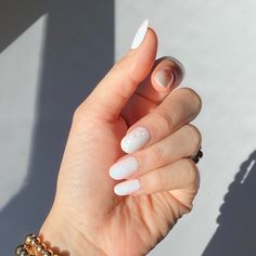 These are the BEST trendy white oval nails designs summer, including short white nails with glitter, classy oval nails ideas, white oval nail shape ideas, oval nails summer, short oval nails acrylic, fun oval nail art ideas, cute oval nails spring, white oval nails aesthetic, short white oval acrylic nails with glitter and oval nail art designs classy! If you haven’t jumped on this nail trend yet, you have to before it’s too late! Neutral Nail Ideas, Nails Iridescent, White Nail Ideas, Neutral Nail Art Designs, Wedding Nail Ideas, Neutral Nails Acrylic, Christmas Dip, Neutral Nail Art, Nails Round