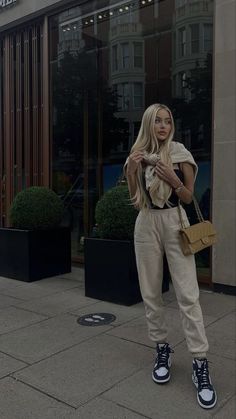 Heat Outfit Summer, Outfit Con Tuta, Upscale Athleisure Outfits, Tuta Outfit Style, Tuta Outfit, Outfit Tuta, Mode Zara, Foto Poses, Causual Outfits