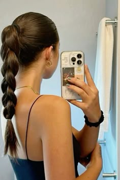 Rambut Brunette, Slicked Back Hair, Foto Tips, Hair Stylies, Hair Stylist Life, Sleek Hairstyles, Hairstyles For School, Aesthetic Hair, Hair Day