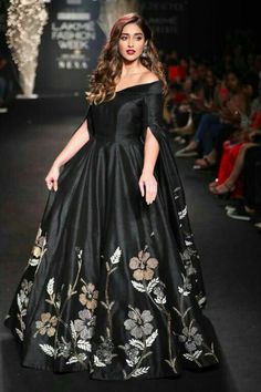 Dress For Girls Wedding, Black Dress Design, Plain Black Dress, Party Wear Dress, Saree Embroidery, Dress Book, Colour Painting, Royal Dresses