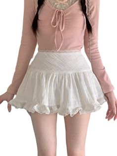 Material: Polyester Size Waist (cm) Waist (in) Length (cm) Length (in) S 64 25.2 35 13.8 M 68 26.8 36 14.2 L 72 28.3 37 14.6 Summer Fairycore, White Skirt Summer, Preppy Mode, Short Pollera, Rock Outfit, Ruffle Mini Skirt, White Mini Skirt, Skirt Y2k, Estilo Preppy