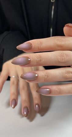 Aura nails are the latest trend taking over, adding a dreamy and ethereal touch to your style. You might know them as blush or airbrush nails, but no matter what you call them, they’re all about creating that diffused color gradient on your fingernails for an effortlessly stylish look. Your nail tech will use either...Read the Post Aura Nails Neutral, Lilac Aura Nails, Light Aura Nails, Nails Balerin, Neutral Aura Nails, Nude Aura Nails, Aura Nails With Chrome, Short Aura Nails, Black Aura Nails