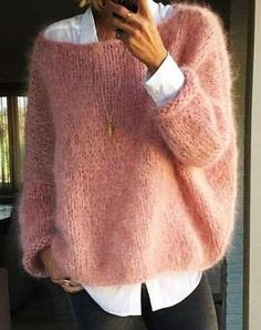 Pink Mohair Jumper. Handknit Oversized Sweater. Handmade Top. Super Trendy Tick Pullover. Valentines Day Gift. Gift for Her. Gift for Women Perfect Gift for various occasions. This Mohair Top has minimalistic design but with big personality and elegance. Its breathable structure and soft mohair Strikkeopskrift Oversize Sweater, Pull Mohair, Mohair Jumpers, Oversize Pullover, Winter Pullover, Boatneck Sweater, Fuzzy Sweater, 가을 패션, Casual Sweaters