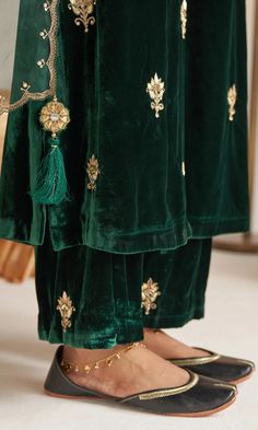 Emerald Green Fabric, Velvet Dupatta, Emerald Green Velvet, Full Mehndi Designs