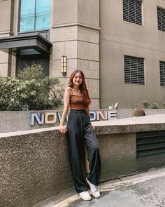 Pose Outfits Quiz, Ootd Poses, Korean Summer Outfits, Korean Outfit Street Styles, Korean Summer, Velvet Teddy, Korean Casual Outfits, High Waist Pants, Korean Girl Fashion