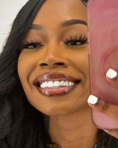 Fangs Grillz Women, Girls With Grills, Expensive Lifestyle, Gold Teeth Grillz, Girl Grillz, V34 Colour Corrector, Teeth Aesthetic