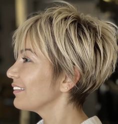 Growing Out Hair, Short Hair Highlights, Messy Bob Hairstyles, Crop Hair, Fresh Hair, Short Hair With Layers, Short Hair Haircuts