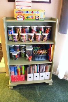 Use magazine boxes to organized coloringbooks and love the containers with crayons, markers, etc. Homeschool Room Wall Ideas, Kids Bedroom Toy Storage Ideas, Kids Crafts Organization, Kids Craft Supplies, Kids Art Supplies, Playroom Organization, Organize My Life, Homeschool Room, Toy Room