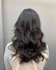 Digital Perm Curtain Bangs, Japanese Perm Women, Korean Perm Wavy Hair, Korean Wave Perm Long Hair, Korean Setting Perm, Wavy Hair Perm Girl, Japanese Perm Long Hair, Digital Perm With Bangs, Wavy Perm Long Hair Beachy Waves