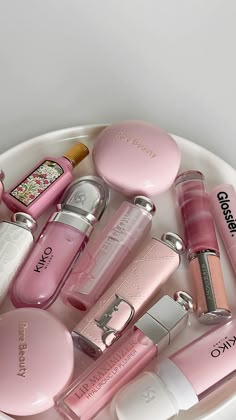 Aesthetic Makeup Items, Girly Makeup Products, Pink Items Aesthetic, That Girl Makeup Products, Makeup Brands Aesthetic, Make Up Aesthetic Beauty Products, Make Up Wishlist, Luxury Makeup Products