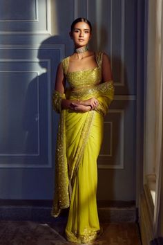 Saree Manish Malhotra, Indian Bridesmaid Dresses, Traditional Indian Dress, Desi Aesthetic, Indian Fashion Saree