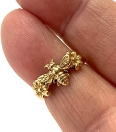 This is a beautiful 14kt solid yellow gold flower/bee ring made in our studio in Ohio. Same quality as our original Bee ring. We've added gold flowers under each Bee wing.These rings are made to order in various sizes , so allow us some extra time in our studio. We also allow for the extra option of ordering with or without antenna. Includes Free Priority Shipping to USA. Gold Flower Jewelry, Bee Rings, Bee Clothes, Real Gold Rings, Bee Accessories, Bumble Bee Ring, 14kt Gold Jewelry, Dope Jewelry Accessories, Gold Flower Ring