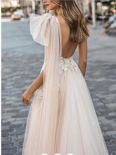 the back of a woman's wedding dress is shown