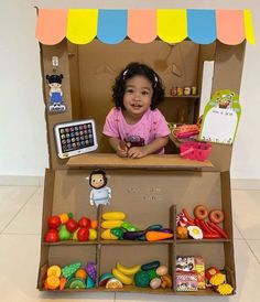 Cardboard Farmers Market, Diy Grocery Store For Kids, Diy Play Grocery Store, Dramatic Play Ideas, Cardboard Crafts Kids, Kids Market, Montessori Toddler Activities, Play Ideas