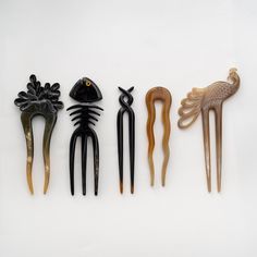 Set  5 Horn Hair Sticks,  Material: Buffalo horn.  Very smooth hair stick for long hair women with buns , polished carefully, strong and durable, gentle with your hair.  All our products are handmade using natural materials. Each piece is unique: variations in the shape, shade and color tones are characteristics of an exclusive item. NOTICE:  We manufacture and supply brooches and products carved from natural horn rather than plastic. The only way to distinguish between horn and plastic is to bu Hair Pin Accessory, Unique Hair Pins, Fish Bone Hair Clip, Cool Hair Pins, Ceramic Hair Accessories, Wooden Hair Accessories, Elegant Hair Accessories, Cool Hair Accessories, Cool Trinkets