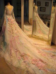 Fairytale dress Elf Queen, Fairy Kingdom, 파티 드레스, Dream Dresses, A Wedding Dress, Pastel Floral, Alam Semula Jadi, Fairytale Wedding, Gorgeous Gowns