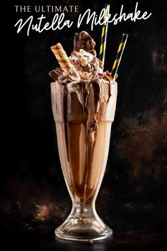 Nutella milkshake in a milkshake glass on a dark background. Nutella Milkshake Recipe, Nutella Milk, Nutella Shake, Nutella Milkshake, Yummy Milkshake Recipes, Graham Cracker Crust Recipe, Nutella Ice Cream, Homemade Milkshake, Nutella Lover