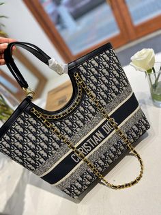 Size: 26cm It comes with Dust box, Care manual, Tag, and Paper bag. Christian Dior Bag, Dior Aesthetic, Louis Vuitton Luxury, Dior Book, Dior Book Tote, Dream Bags, Dior Handbags, Luxury Bag, Home Design Decor