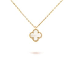 Necklaces & Pendants from Van Cleef & Arpels, Party Style, Office Style, Elegant Style, Formal Style Van Cleef Necklace, Estilo Blair Waldorf, Alhambra Pendant, Classy Jewelry