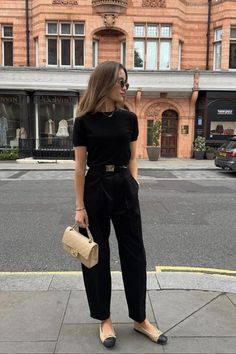 Outfits For The Office, Look Hippie Chic, Look Office, Fest Outfits, London Outfit, Corporate Outfits, Elegante Casual, Looks Black