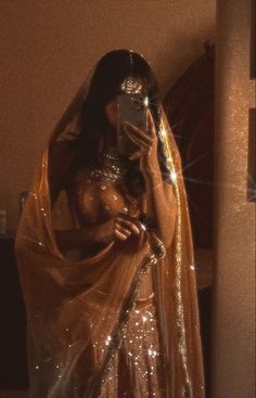 Vintage Aesthetic Indian, Lengha Aesthetic, Indian Aesthetic Photography, Indian Lengha, Girls Pfp, South Asian Aesthetic, Desi Love, Indian Princess, Desi Fashion Casual