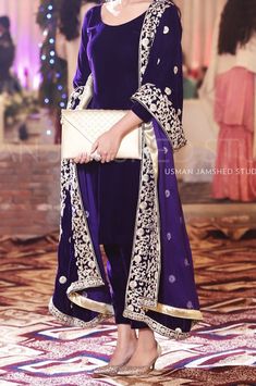 Wedding Velvet, Pakistani Formal Dresses, Gaun Fashion, Pakistani Wedding Outfits, Pakistani Dresses Casual, Pakistani Fashion Party Wear, Pakistani Bridal Dresses