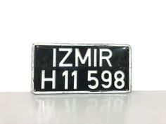 a black and white sign that says izmr h115 898