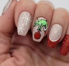 Short Almond Christmas Nails Grinch, Easy Grinch Nails Designs, Cute Christmas Nails Grinch, Elf Nail Designs, Christmas Nail Inspo Grinch, Christmas Light Nail Ideas, Grinch Nails Tutorial, Christmas Nails Grinch Easy, Holiday Nails Grinch