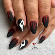 Spooky Goth Nails, Short Goth Nails Ideas, Halloween Nails Oval, Horror Movie Nails Halloween, Tvd Nails Ideas, Nail Ideas Horror, Short Horror Nails, Nails Acrylic Ghost Face, Scream Movie Nails