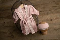 Elevate your newborn photography with our exquisite collection of props and accessories, designed to capture the beauty and innocence of your little ones. 👶 Evening Robe and blindfold Set: Create dreamy, enchanting photoshoots with our evening robe and blindfold set. Crafted with soft, luxurious fabrics, they add a touch of elegance and sophistication to every image. 👧 Silk Lace Robe for Girls: Dress your baby girl in pure luxury with our silk lace robe. Delicately adorned with lace details, i Newborn Photo Outfits, Baby Girl Outfit, Newborn Props, Silk Lace, Newborn Outfit, Newborn Photography Props, Antique Inspiration, Photo Outfit, Newborn Photo Props