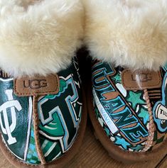 These are hand drawn and hand painted for Tulane University.  You can customize any way you'd like! Ugg Coquette, Womens Shoes Sneakers, Athletic Shoes, Shoes Sneakers, How To Draw Hands, University, Slip On, Hand Painted