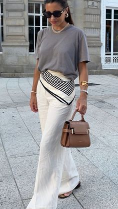 Zara Outfit 2024 Autumn, Paris Summer Outfits 2024, Euro Summer Outfit 2024, Elegant Women Outfit, Silk Pants Outfit, Italian Women Style, Chique Outfit, Look Office, Scarf Trends